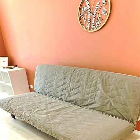 Notre Dame Apartment *